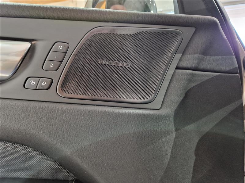 VOLVO XC60 2025
