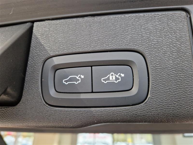 VOLVO XC60 2025