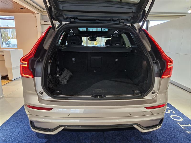 VOLVO XC60 2025