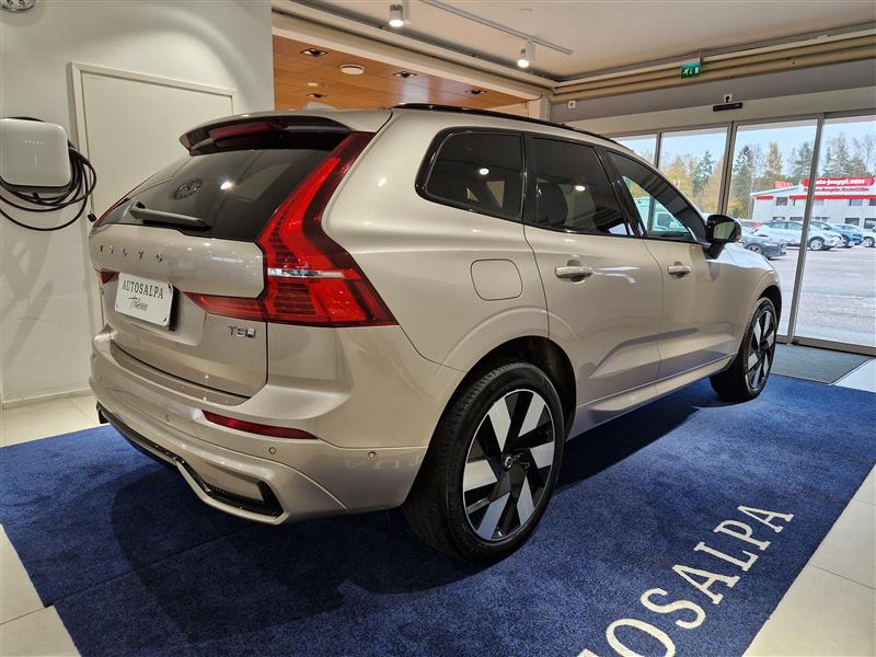 VOLVO XC60 2025