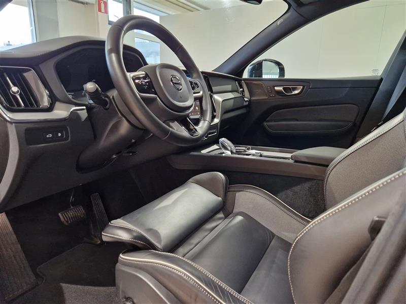 VOLVO XC60 2025