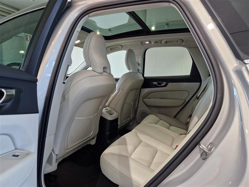 VOLVO XC60 2022