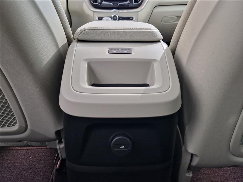 VOLVO XC60 2022