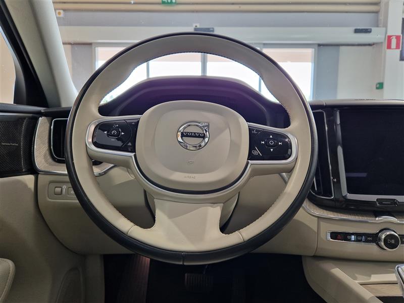 VOLVO XC60 2022