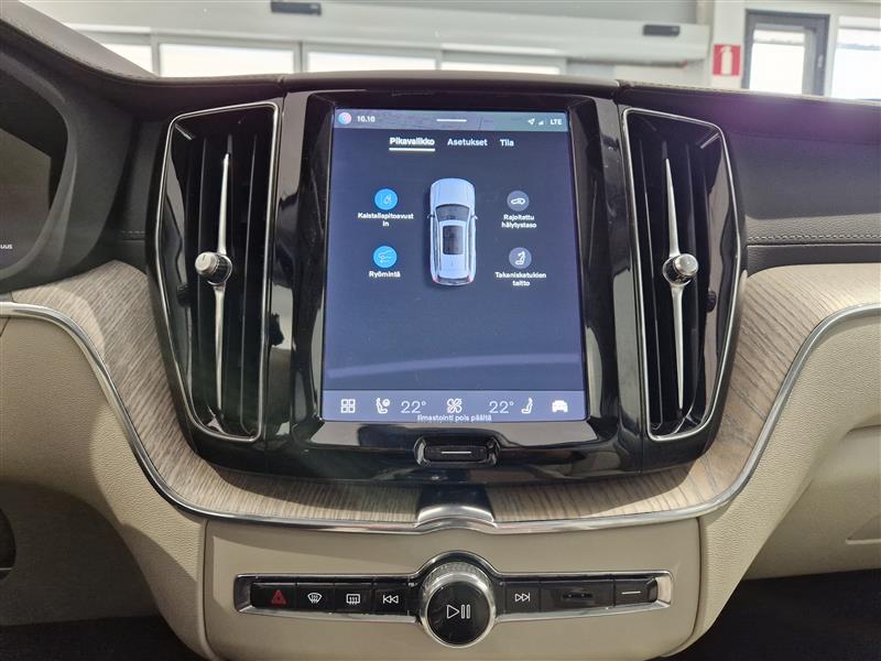 VOLVO XC60 2022