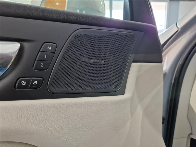 VOLVO XC60 2022