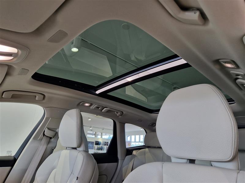VOLVO XC60 2022