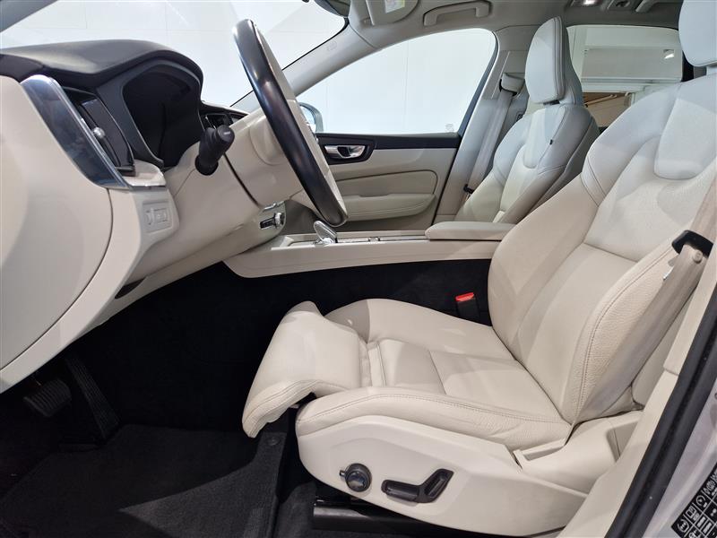VOLVO XC60 2022