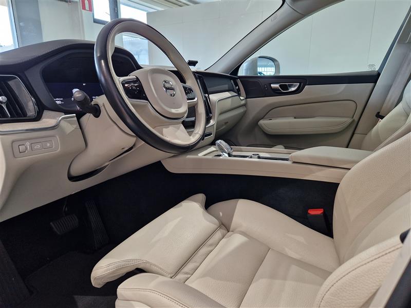 VOLVO XC60 2022