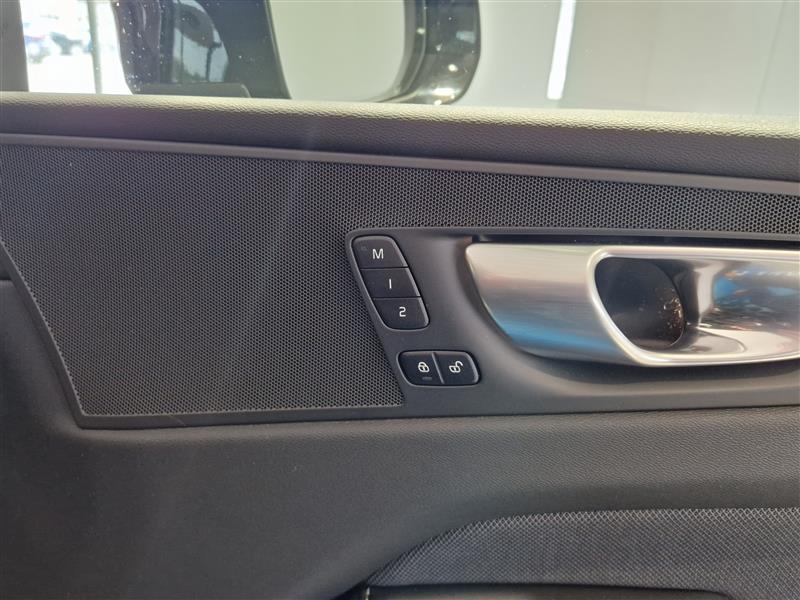 VOLVO XC60 2024