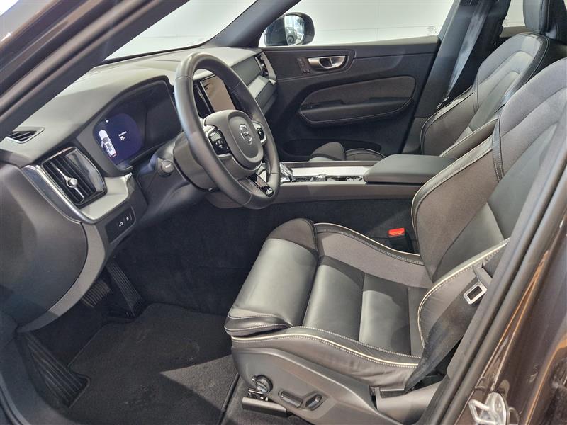 VOLVO XC60 2024