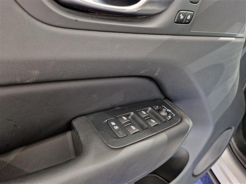 VOLVO XC60 2024