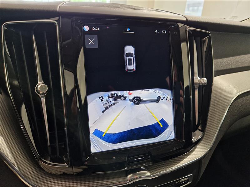 VOLVO XC60 2024