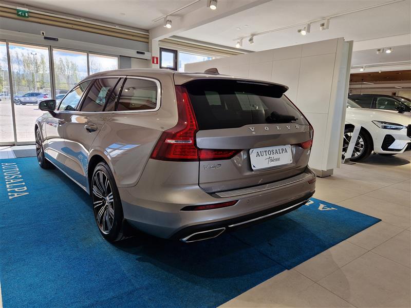 VOLVO V60 2022