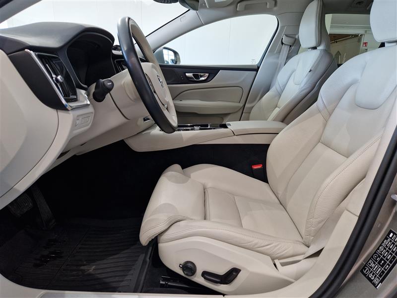 VOLVO V60 2022
