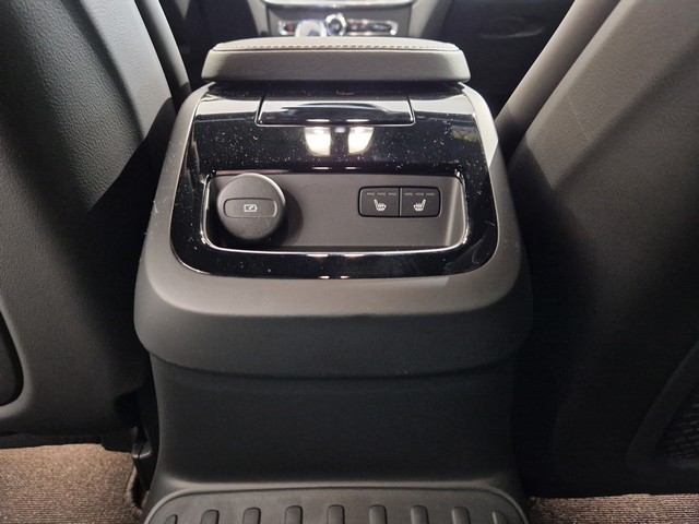 VOLVO V60 2025