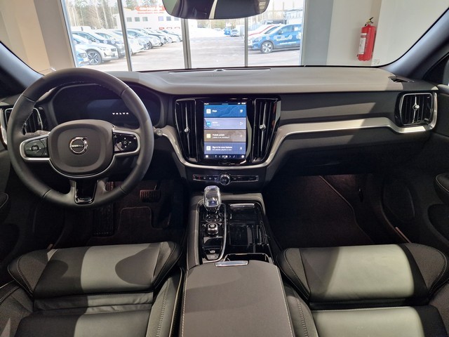 VOLVO V60 2025