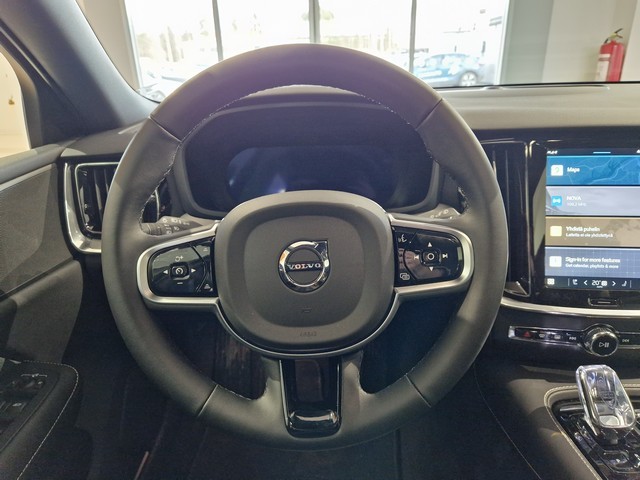 VOLVO V60 2025
