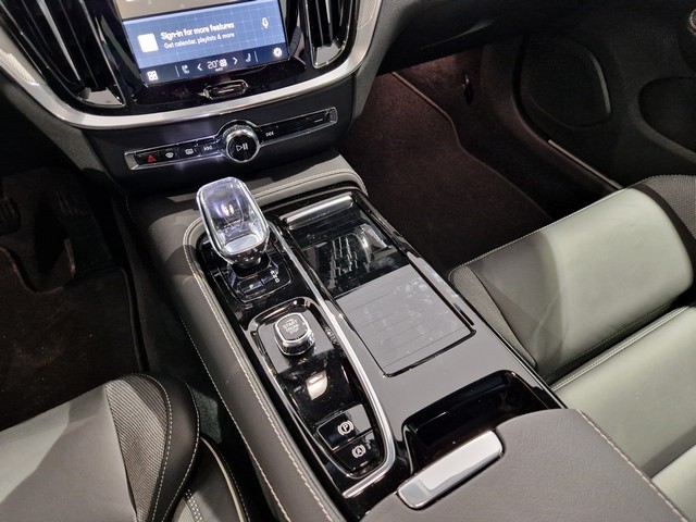 VOLVO V60 2025