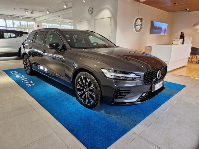 VOLVO V60 2025