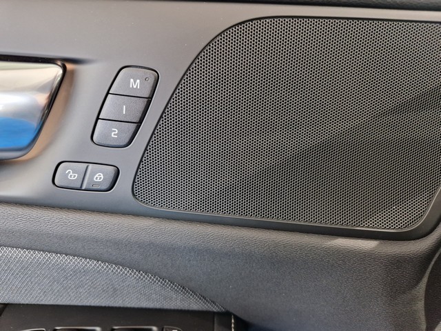 VOLVO V60 2025