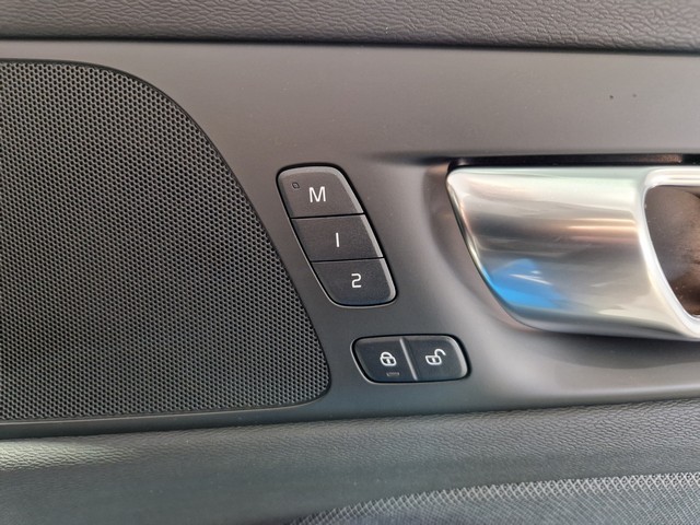 VOLVO V60 2025