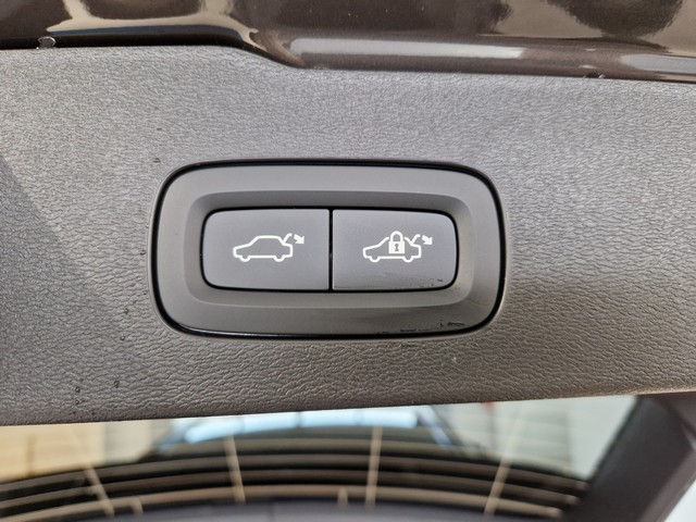 VOLVO V60 2025