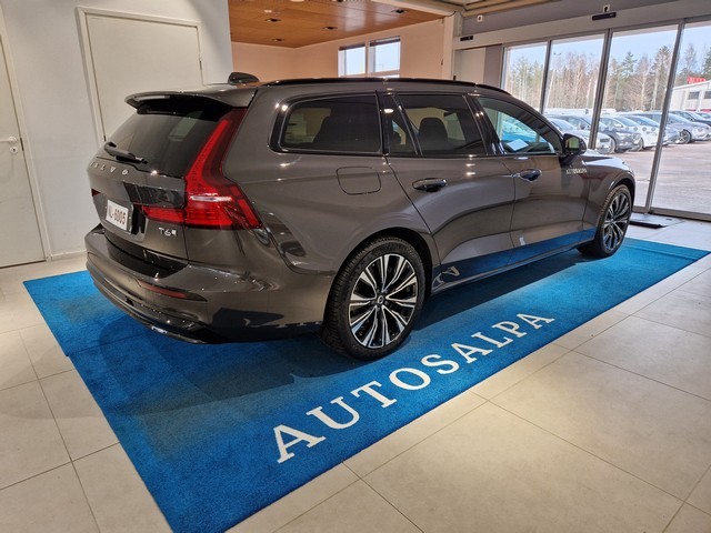 VOLVO V60 2025