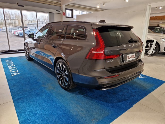 VOLVO V60 2025