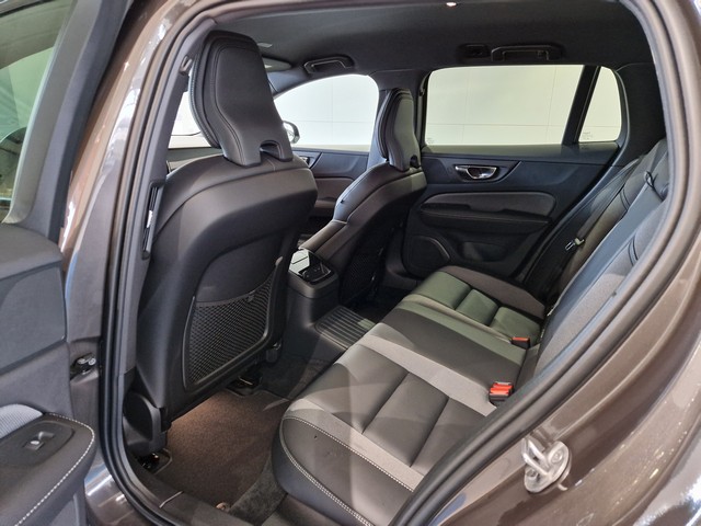 VOLVO V60 2025