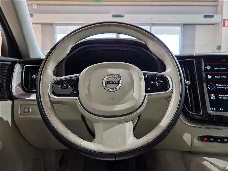 VOLVO XC60 2019