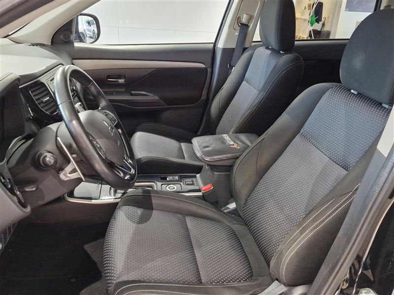 MITSUBISHI Outlander 2017