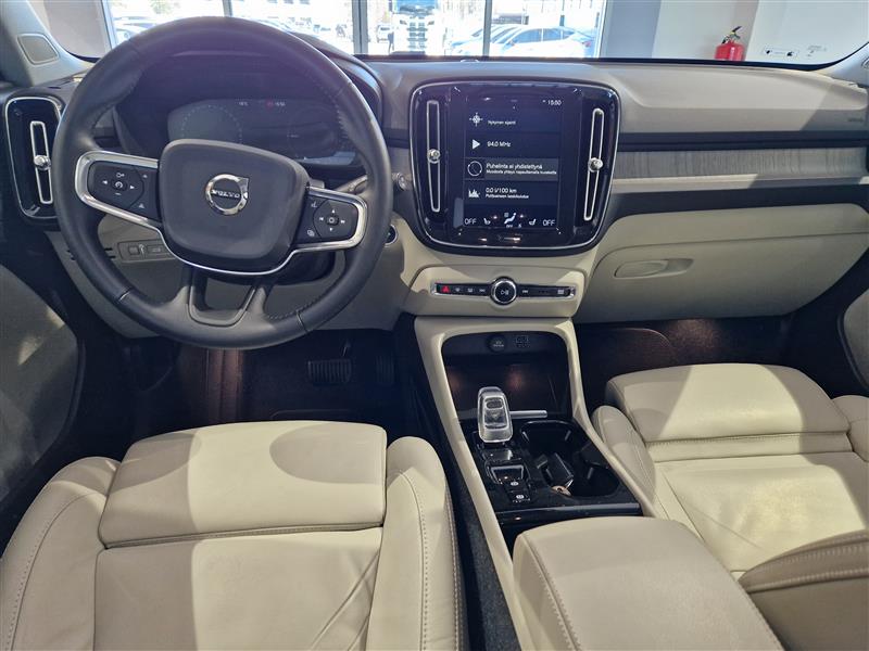 VOLVO XC40 2021