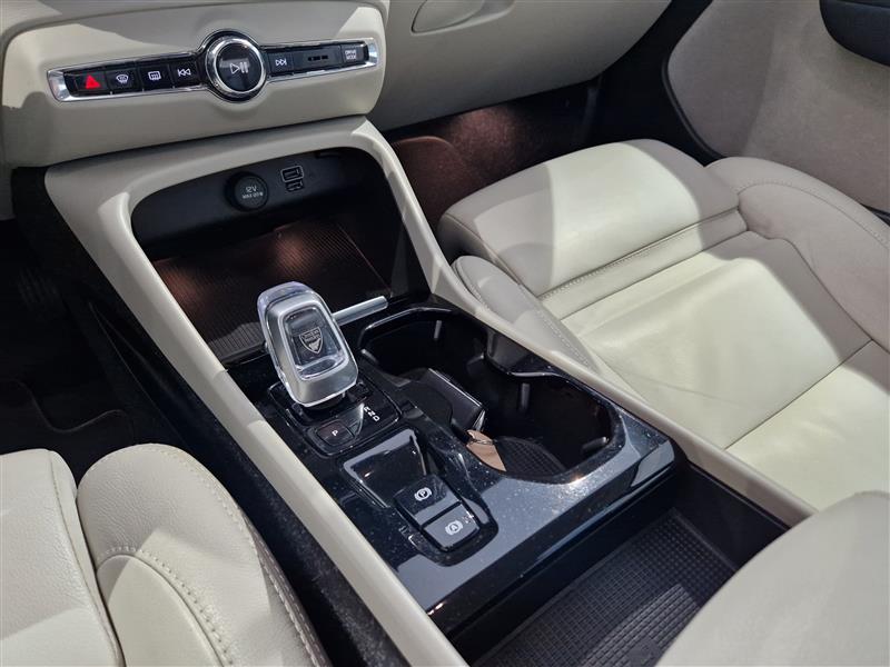 VOLVO XC40 2021