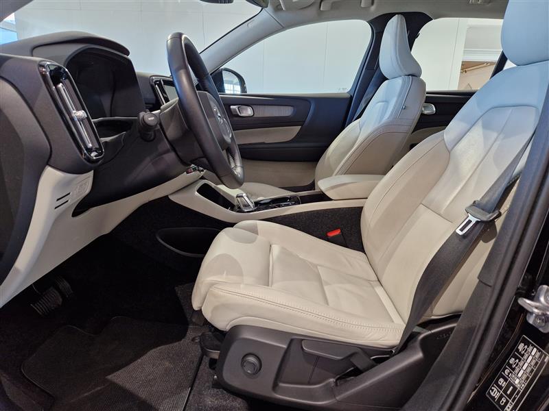 VOLVO XC40 2021