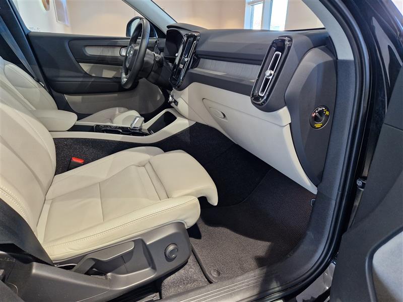 VOLVO XC40 2021