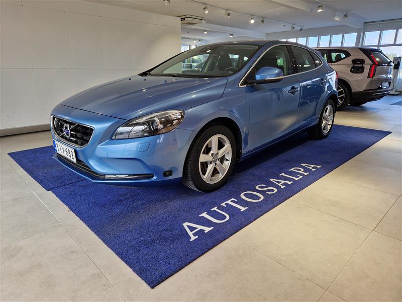 VOLVO V40 2016