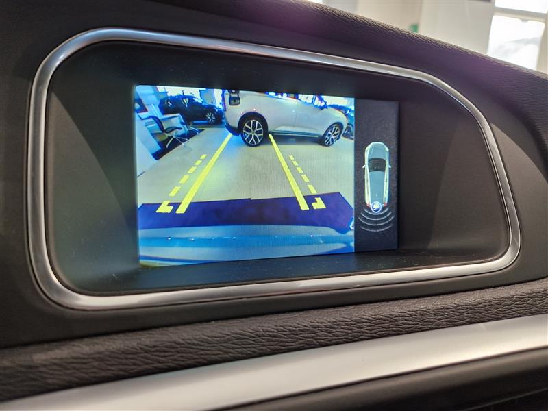 VOLVO V40 2016