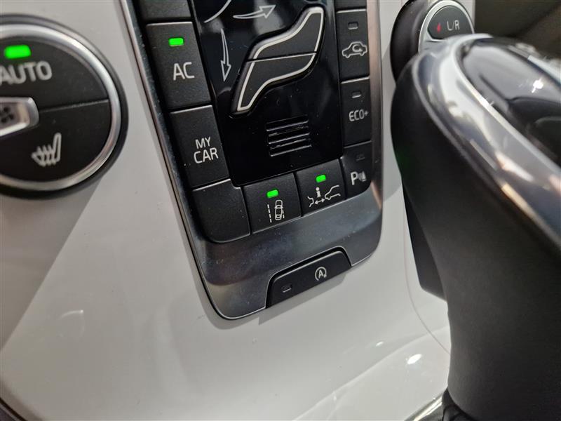 VOLVO V40 2016