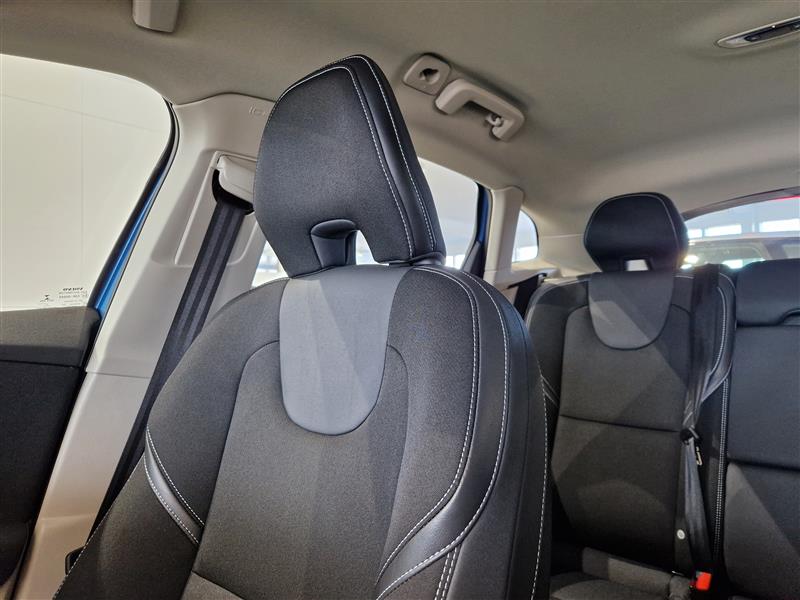 VOLVO V40 2016