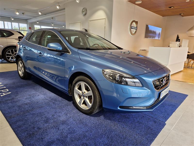 VOLVO V40 2016