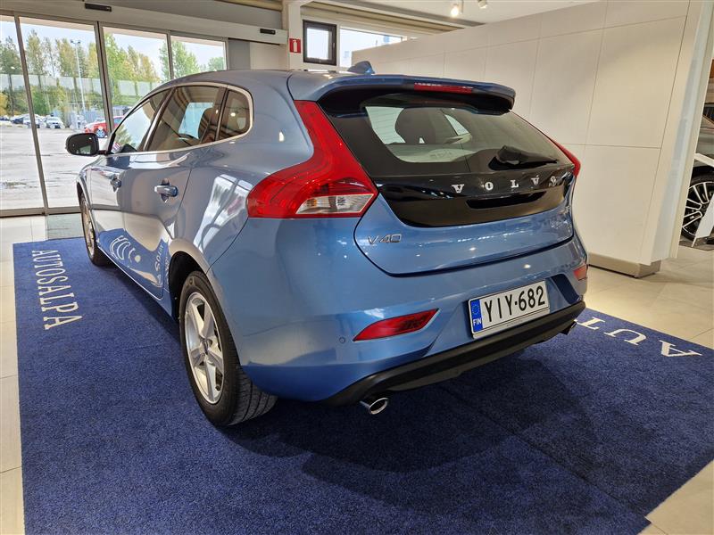 VOLVO V40 2016