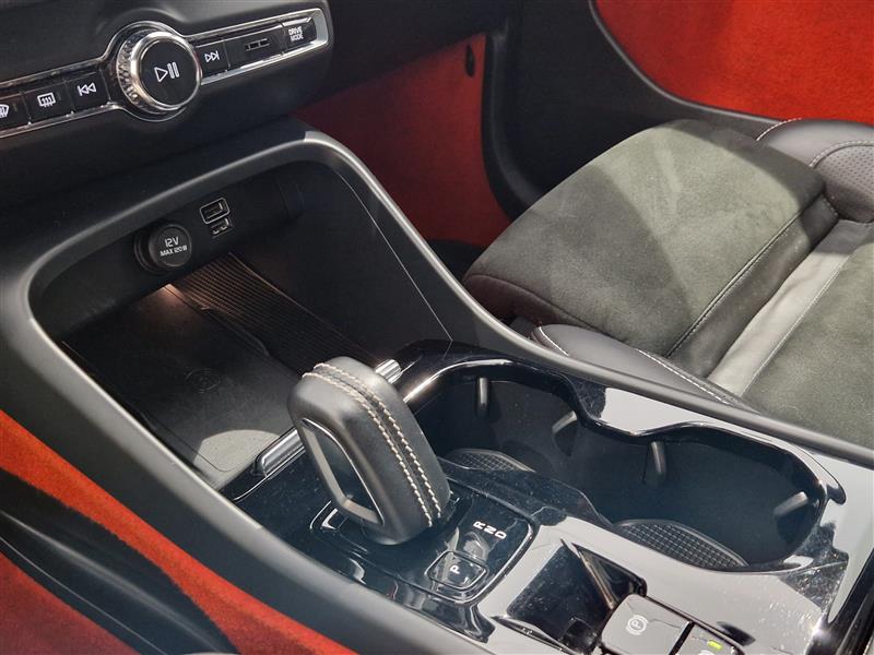 VOLVO XC40 2020