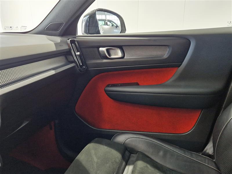 VOLVO XC40 2020