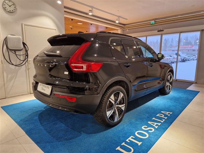 VOLVO XC40 2023