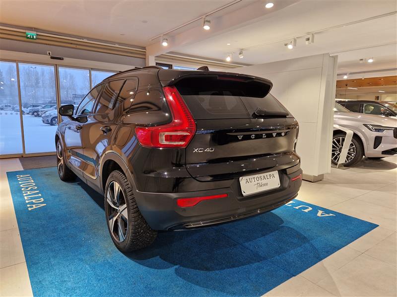 VOLVO XC40 2023