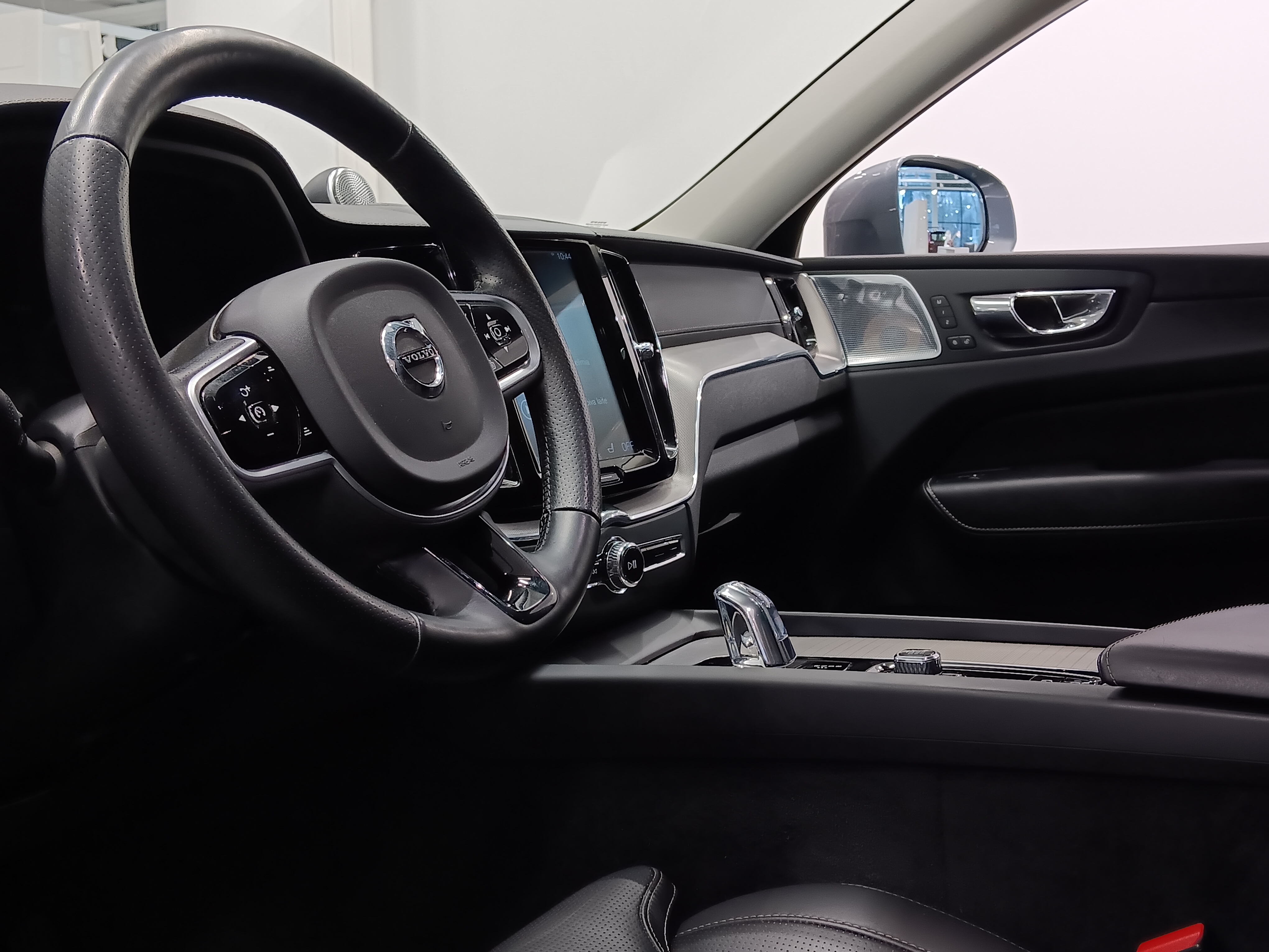 VOLVO XC60 2019