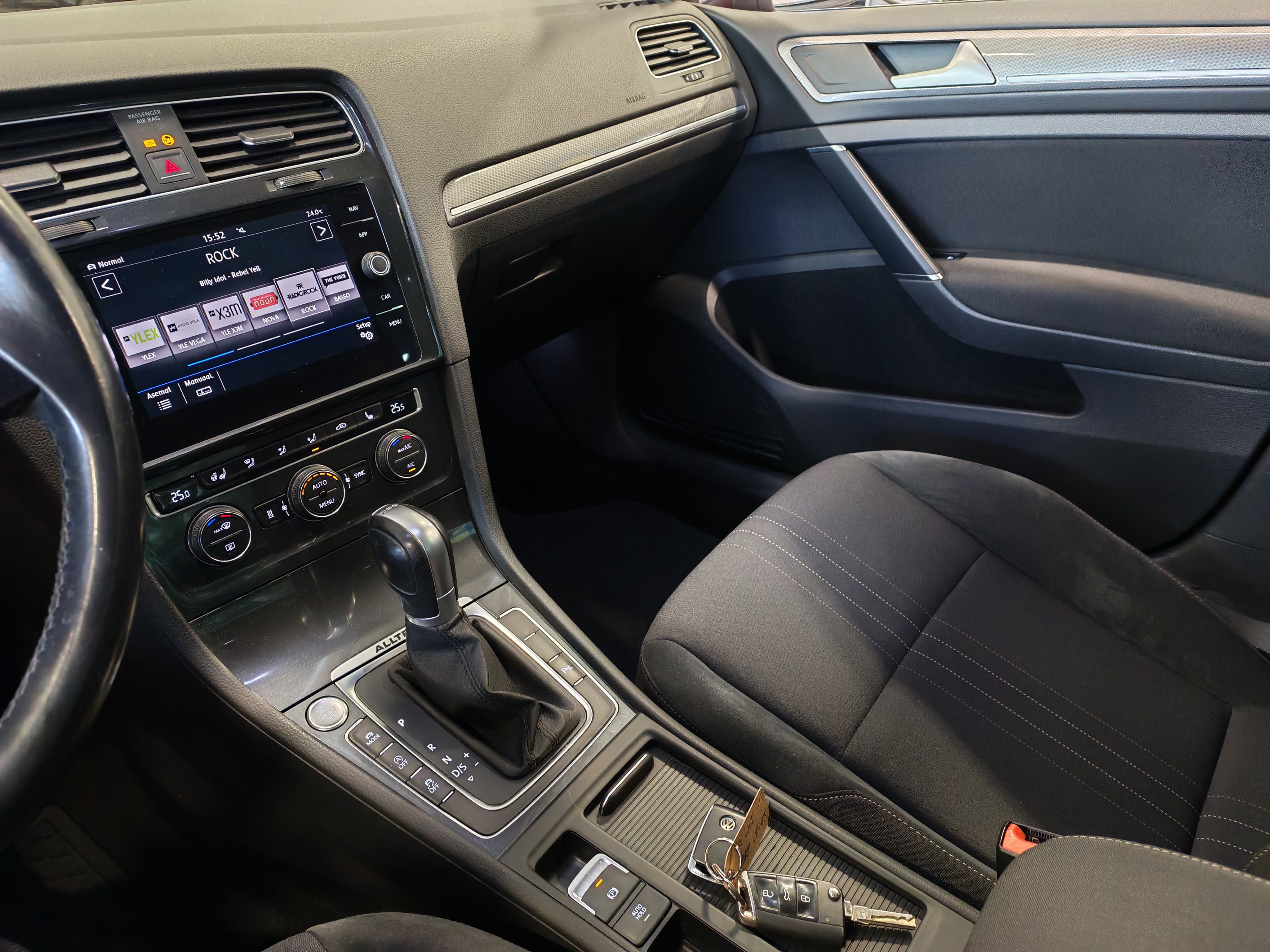 VOLKSWAGEN Golf 2017