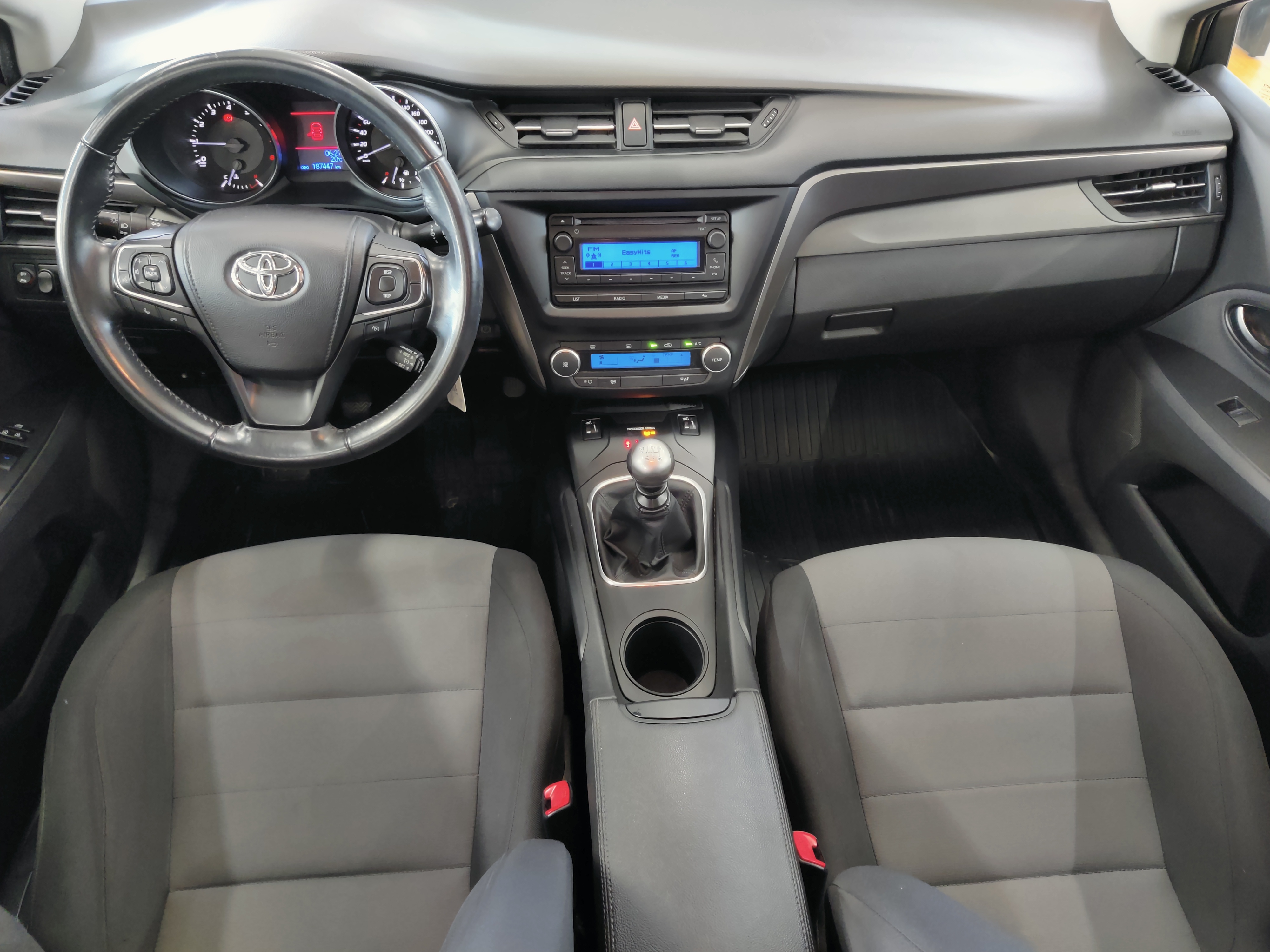 TOYOTA Avensis 2016