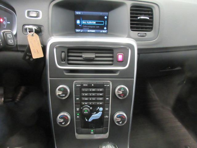 VOLVO V60 2015